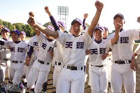 試合経過 先発は、智辯学園がエース小畠一心、大阪桐蔭は背番号16の2年生右腕 川原嗣貴。 2回表、智辯学園は先頭から4番山下主将と5番前川右京が連続安打で出塁すると、7番谷口の2塁打で1点を先制。 2回裏、大阪桐蔭は先頭の4番花田がヒットで出塁し犠打で送ると. å¤©ç†ã¨æ™ºå¼å­¦åœ'ã®2å¼·æ§‹å›³ã¯å¤‰ã‚ã‚‰ã¬å®—æ•™æ ¡ã®ãƒ©ã‚¤ãƒãƒ«å¯¾æ±º å¥ˆè‰¯ 2018å¹´åº¦ç‰ˆ é«˜æ ¡é‡Žçƒãƒ‰ãƒƒãƒˆã‚³ãƒ 