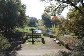 Im botanischen garten sind hunde erlaubt sofern sie an der kurzen leine geführt werden. Portale