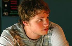 Charlie McKinnon (Matt Levett)