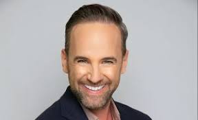 Máté és kíra 21 éve házasok, míg heniék egy éve alkotnak egy párt. Jarai Mate A Pszichiatriai Osztalyon Ebredt Ra Hogyan Gyogyitsa Meg A Lelket B Cool Magazin