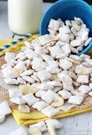 Banana Pudding Puppy Chow Quick And Easy Banana Dessert Recipe Recipe Banana Pudding Banana Dessert Recipes Banana Dessert Easy