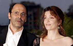 He was an actor and writer, known for посмотри на меня (2004). Jean Pierre Bacri Et Agnes Jaoui 25 Ans D Amour Et Dependances Madame Figaro