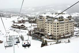 Montana's big sky resort welcomes adrenaline junkies throughout the year to its primo ski slopes, leafy hiking trails and cozy mountain village setting. A Ski Resort Grows Under An Expansive Montana Sky The New York Times