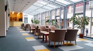 Pe valea oltului, la adapostul muntilor coziei si al plaiului frasinet, la o altitudine de 260m ; Complex Balnear Corp Oltul Calimanesti Caciulata