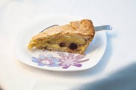 Rotolo farcito con crema di mandorle. Crostata Con Farina Di Mandorle E Crema Pasticcera Picture Of Hostaria Dei Matti Atripalda Tripadvisor
