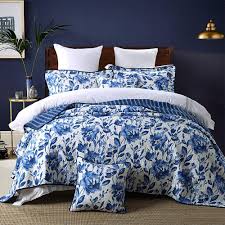 Shop for quilt & bedspread sets in bedding sets. Amazon Com Hnnsi Blue And White Porcelain Cotton Quilt Bedspread Sets Queen Size 3 Pieces Chinese Style Floral Comforter Bedding Sets Kitchen Dining