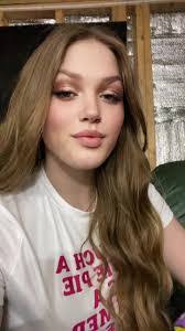 Kara Hillis's Instagram, Twitter & Facebook