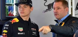 Participó en 107 grandes premios de fórmula 1, debutando el 27 de marzo de 1994 en el gran premio de brasil, y consiguió un total de 17 puntos en el campeonato, además de dos podios. Jos Verstappen Max Is My Life Project Racing Elite