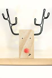 Maybe you would like to learn more about one of these? Diy Rentier Holz Weihnachen Deko Basteln Vorne Gingered Things Gingered Things