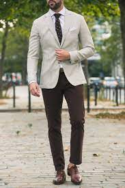 Homme costume slim fit mariage hommes costumes costume de marié affaires décontracté classique plus. Porter Le Costume En Ete Choisir Un Modele En Tissu Leger Et Respirant