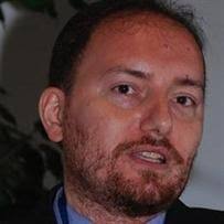 Ha fondato nel 2007 yearout, associazione, che invia giovani volontari in progetti di cooperazione allo sviluppo per. Loop Pietro Cipresso