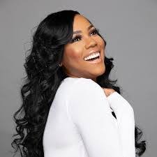 Renee Maine's Instagram, Twitter & Facebook