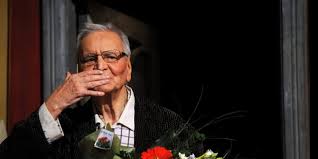 Maestru radu beligan, unul dintre cei mai longevivi actori ai scenei și filmului românesc, a murit astăzi, 20 iulie, la vârsta de 97 de ani. Radu Beligan S A Retras De Pe Scena VieÅ£ii Actorul Radu Beligan Am Pus Intotdeauna Teatrul Pe Primul Plan Gazeta De Dimineata