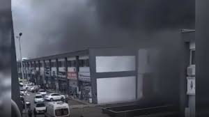 Ankara eryaman'da çıkan yangın, dış cephe yalıtım malzemesinin tutuştuğu ve yangının büyüdüğü tahmin ediliyor. Ankara Da Klor Fabrikasinda Yangin Diger Bloklara Sicradi