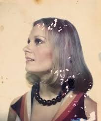 It's 1976, I'm 7 yrs old and I just joined The Bionic Woman Fan Club and  she sent me her picture and she signed it! I'm gonna keep this picture  forever! I