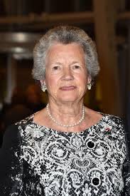 Oggi piangiamo un grande europeo che continuerà ad ispirarci. Anne Aymone Giscard A 87 Ans La Vie Etonnante De L Ex Premiere Dame
