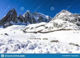 The yulong snow mountain, 5,596 meters high, in yulong county of lijiang municipality, lies to the north of the ancient town of lijiang. Yulong Snow Mountain Of Yunnan China Stock Photo Image Of Peak Asia 173390776
