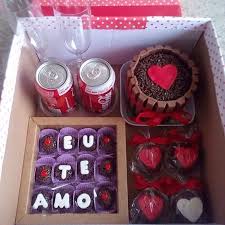 Uma surpresa para o namorado deve primeiramente levar em conta o perfil dele.sc:artigos_relacionados. Festa Na Caixa Romantica 12 Ideias Para Montar O Presente