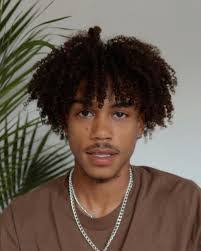 Derrick Frierson's Instagram, Twitter & Facebook