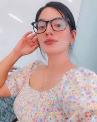 Clarissa James's Instagram, Twitter & Facebook