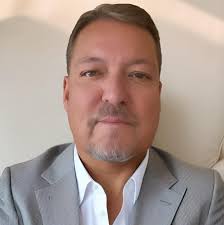 Are there pizza places with outdoor seating?