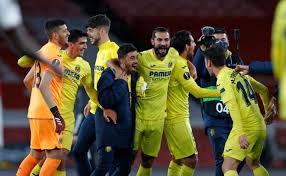 El villarreal festejando el título de la europa league al imponerse al manchester united desde los once pasos. El Villarreal Se Cita Con La Historia Hoy