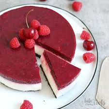 No Bake Griechischer Joghurt Kuchen Mit Beeren Bake To The Roots Joghurt Kuchen Backrezepte Griechischer Joghurt