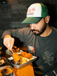 Only 2 weeks left to try our HOT CHICKEN SANDWICH to celebrate our  @blacktapnashville grand opening! Tag a friend who you want to try this  with👇🏻 باقي أسبوعين على إطلاق ساندويش الدجاج