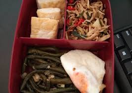 Make this delicious and famous sambal matah from the island of bali that goes perfectly with your meat or seafood dishes. Resep Lunchbox Diet Ayam Suwir Sambal Matah Tumis Kacang Panjang Oleh Nhoe Soejanto Cookpad