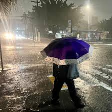 Temperaturas ficam mais amenas na cidade de SP e litoral continua com alerta para ressaca e ventania