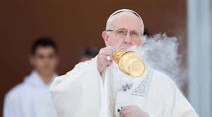 Pregona su gloria cuanto puedas, porque él está sobre toda alabanza, y jamás podrás alabarle lo bastante. Homilia Del Papa Francisco En La Misa Del Corpus Domini
