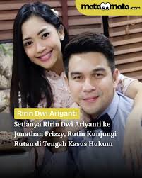 Ririn Dwi Ariyanti menunjukkan dukungan nyata kepada Jonathan Frizzy yang  tengah menghadapi proses hukum terkait dugaan penyalahgunaan obat keras.  Kuasa hukum Jonathan, Ida Bagus Ivan Darmadipraja, mengungkapkan bahwa  Ririn pernah menjenguk Ijonk
