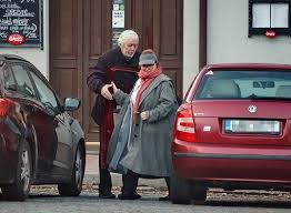 Votre aide est la bienvenue ! Josef Abrham Porad Tvori Dokonaly Par Takhle Ted Vypadaji Legendarni Libuska Safrankova 65 A Josef Abrham 79 Super Cz