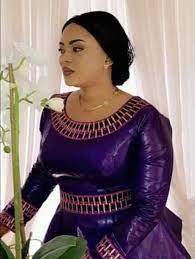 Robe africaine femme 2019 bazin: Model Bazin 2019 Femme Pin On Senegalaise Bazin Riche Brode Wax Brode Teinture Malienne Couture Bazin Du Mali