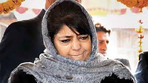 आखिर क्यों अपनी माँ का नाम बदलवाना चाहती हैं महबूबा मुफ्ती की बेटी ?