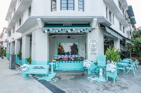 Shop the tiffany paper flowers® collection featuring flower rings, drop necklaces, cluster earrings and firefly pendants with white or yellow diamonds. Breakfast At Tiffany S New York Meets Singapore For Tiffany S Latest Campaign The Drum