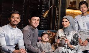 Baju raya 2020 terbaru terkini termurah tercantik trusted seller since 2017. Che Ta Sekeluarga Sambung Raya Di London
