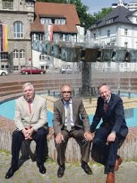 Jahrelange erfahrung und kompetenz vor ort sind die pfeiler unseres. Vr Bank Eg Bergisch Gladbach Leverkusen Vr Bank Bergisch Gladbach Und Kruger Lassen Brunnen Sprudeln