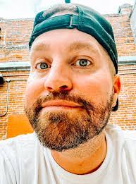 Steve Loser's Instagram, Twitter & Facebook