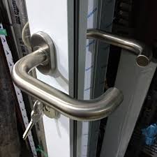 Seterusnya anda pun harus perhatikan harga dari aluminium itu dikarenakan kebanyakan harga yakni pemasti dari kualitas barang, untuk perihal ini yang harus anda kenali tak boleh terbujuk di harga yang mahal karena, harga yang mahal belum pastilah memiliki kualitas serta kebalikannya harga yang gampang yang bermakna tak. Jual 1 Set Paket Handle Kunci Pintu Aluminium Jakarta Selatan Kiki Aluminium Tokopedia