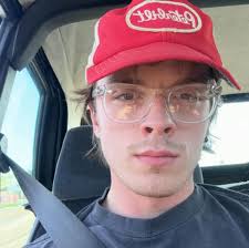 How does the ECU stay up under the dash in a 1986 Toyota Cabby?