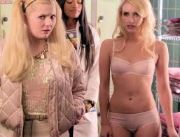 Naked Emma Roberts in Scream Queens < ANCENSORED