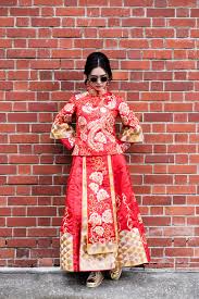 Keeping It Cool In Kua Amos And Laura S Engagement Shoot Chinese Wedding Dress Traditional Wedding Photo Booth Props Chinese Wedding Dress