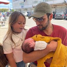 Eduardo madeira humorista, ator e argumentista, nasceu em bissau, em 1972, e vive em cascais. Caras Eduardo Madeira Junta Os Tres Filhos Em Fotografia
