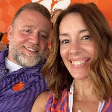 What are some recommendations for retaining wall and walkout basement  contractors in Davidson County?