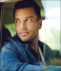 Jonny Diaz Artist Profile