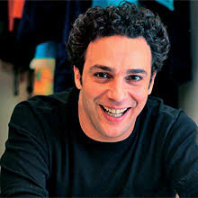 Ator Marcelo Médici leva 120 mil paulistanos às gargalhadas