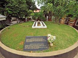 The curse and legend of mahsuri as told by pak ku ahmad, the storykeeper at kota mahsuri in langkawi, malaysia. Mahsuri Tomb Tour Paddy Field With Traditional Malay Breakfast Malaysia Adventoro