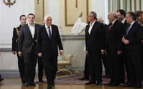 Με σαφές μήνυμα ενότητας και ευθύνης όλων για την υπεράσπιση της πατρίδας από την αικατερίνη σακελλαροπούλου, διεξάγεται η 46η επέτειος της αποκατάστασης της δημοκρατίας. De3iwsh Gia To Diplwmatiko Swma Sto Proedriko Megaro