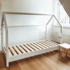 Ein Diy Kinderbett In Hausform Selber Bauen Mit Obi Selbstbaumobeln Bauen Diy Ein Hausform Kinderbett Mit Obi Diy Kinderbett Kinderbett Kinder Bett